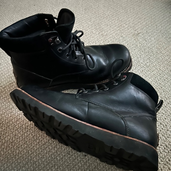 Ugg Winter Boots in Black size 9 men’s - Picture 2 of 6